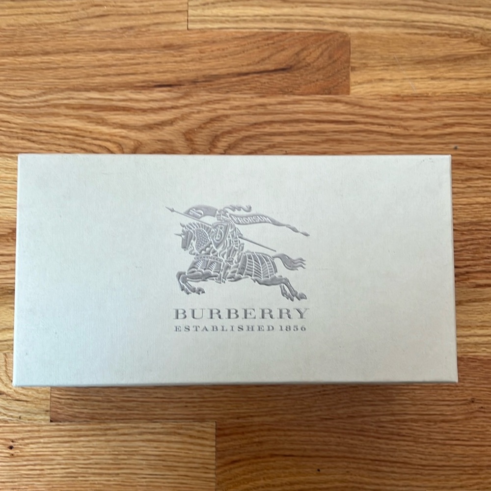 Burberry shoe box